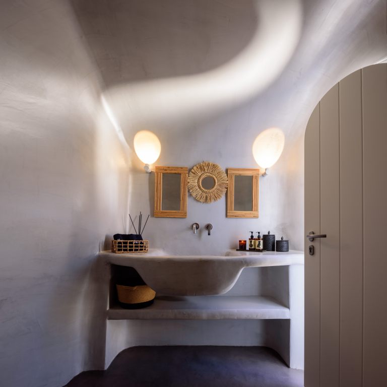 nostos-apartments-public-pool-bathroom (2)